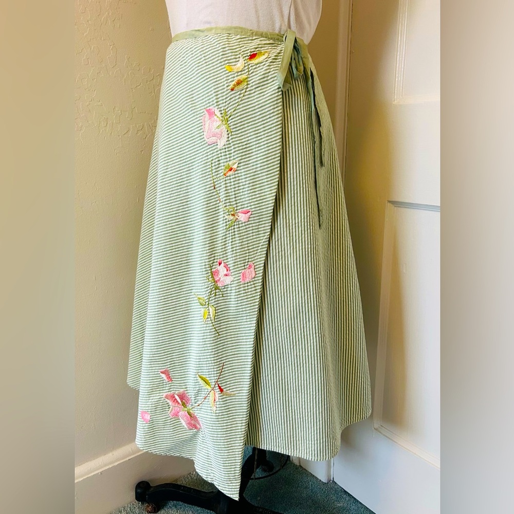 Elevenses (Anthropologie)Sage Green Seersucker Wrap Skirt ,Pink Rose Embroidery